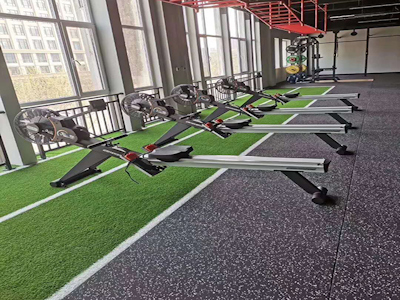 Каковы преимущества металлических ограждений для теннисных кортов